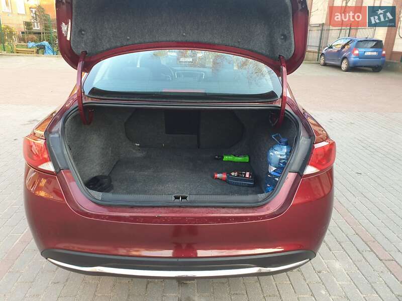 Седан Chrysler 200 2015 в Чернигове