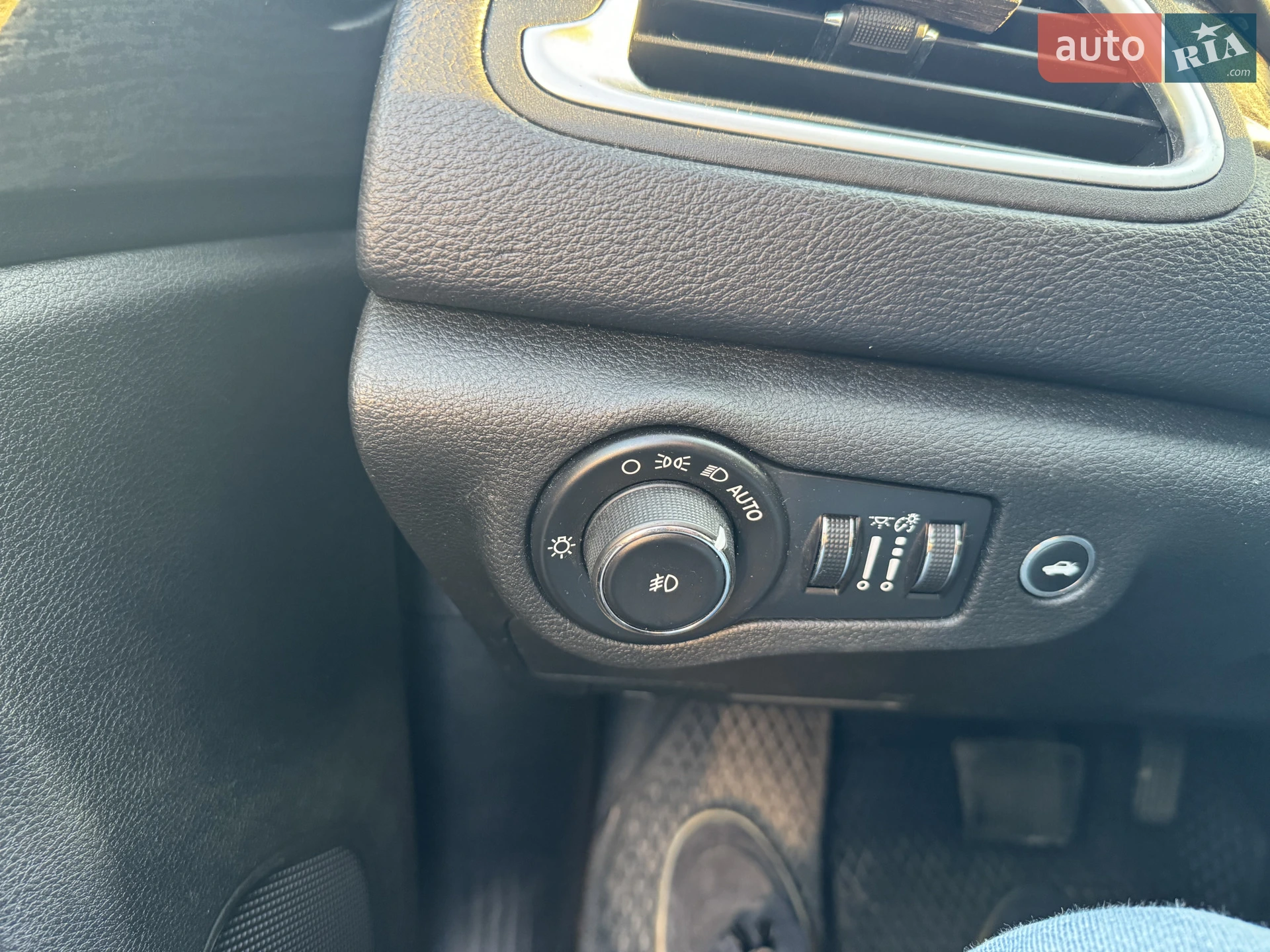 2014 Chrysler 200 - мініатюра 29