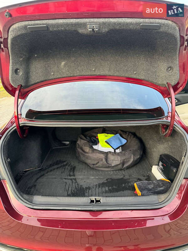 Седан Chrysler 200 2015 в Кривом Роге