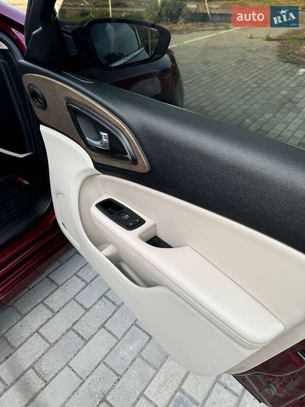 Седан Chrysler 200 2015 в Кривом Роге