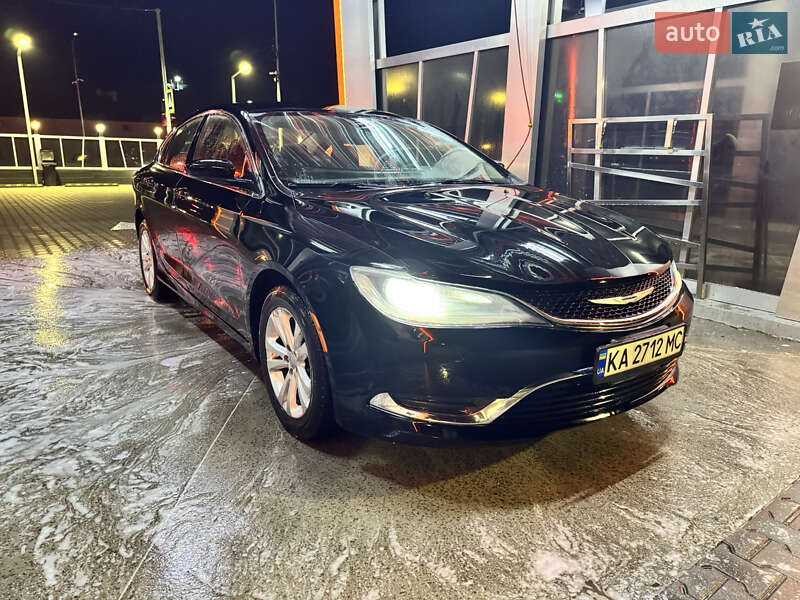 Седан Chrysler 200 2015 в Львові