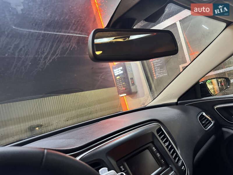 Седан Chrysler 200 2015 в Львове