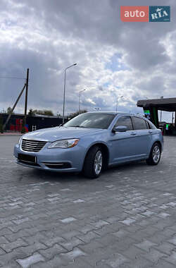 Седан Chrysler 200 2014 в Луцке