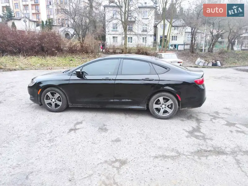 Chrysler 200