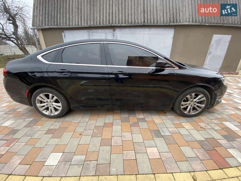 Седан Chrysler 200 2015 в Тетиеве