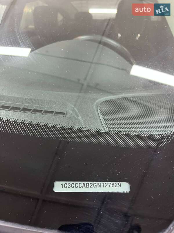 Седан Chrysler 200 2015 в Тетиеве