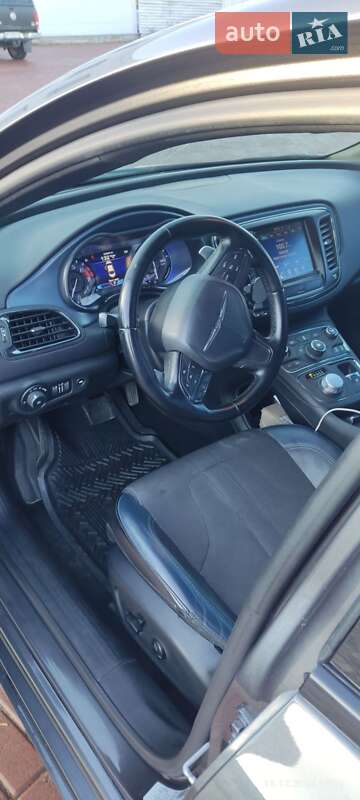 Седан Chrysler 200 2016 в Рівному