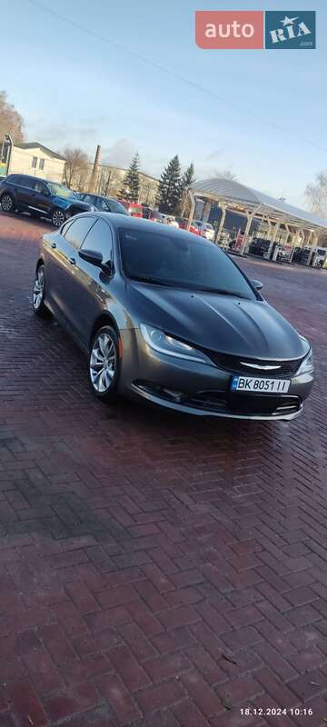 Седан Chrysler 200 2016 в Рівному