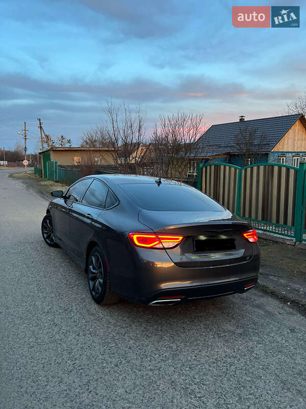 Седан Chrysler 200 2015 в Львові