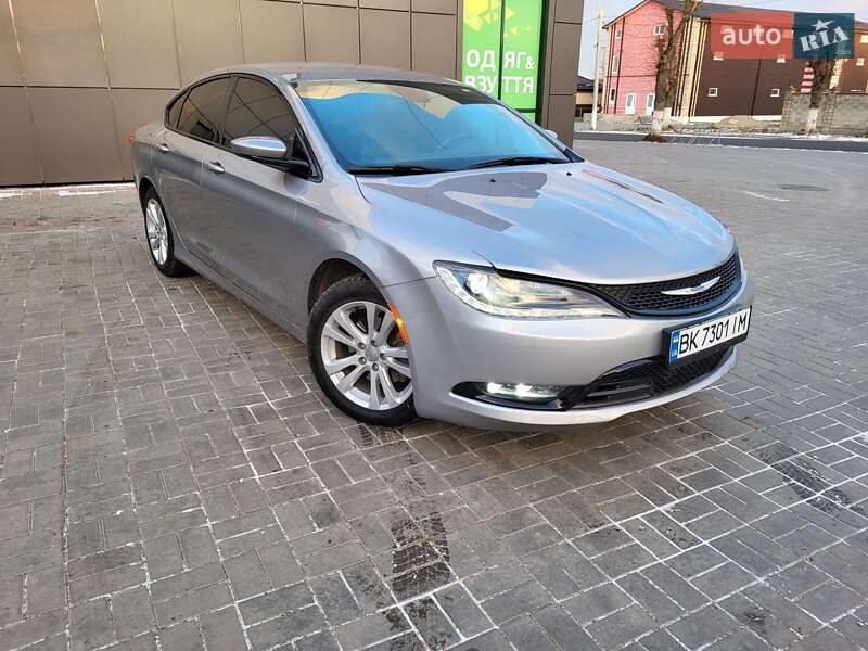 Седан Chrysler 200 2015 в Ровно