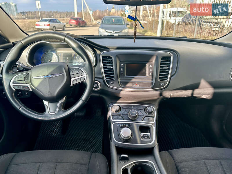 Седан Chrysler 200 2015 в Киеве