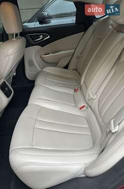 Седан Chrysler 200 2015 в 