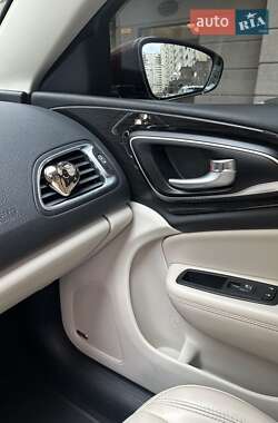Седан Chrysler 200 2015 в 