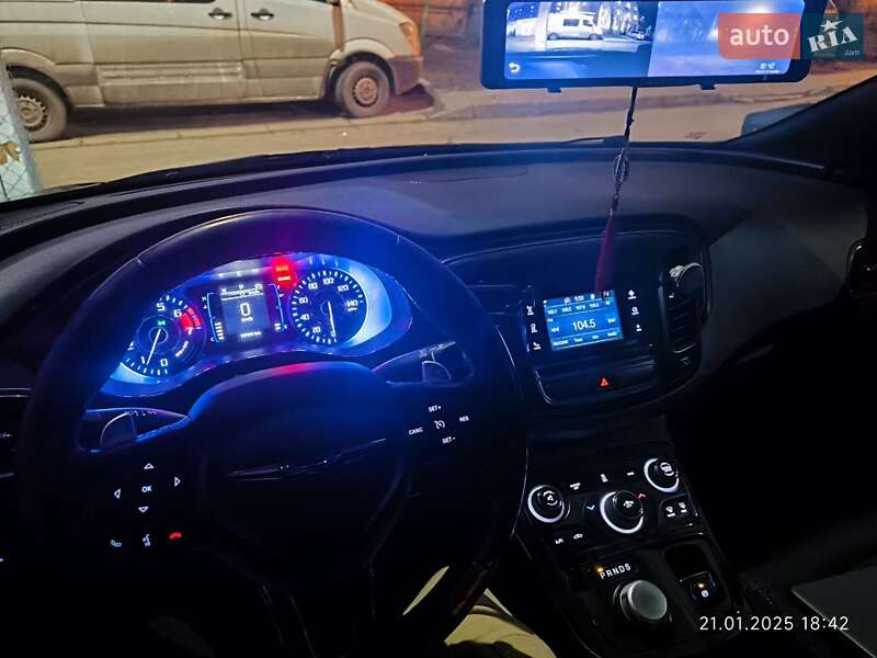 Седан Chrysler 200 2015 в Харькове