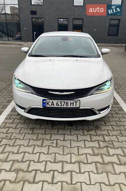 Седан Chrysler 200 2016 в Киеве