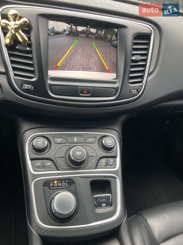 Седан Chrysler 200 2016 в Киеве