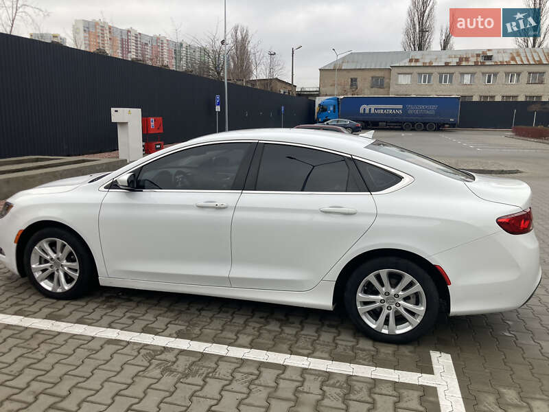 Седан Chrysler 200 2016 в Киеве