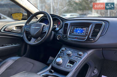 Седан Chrysler 200 2015 в 