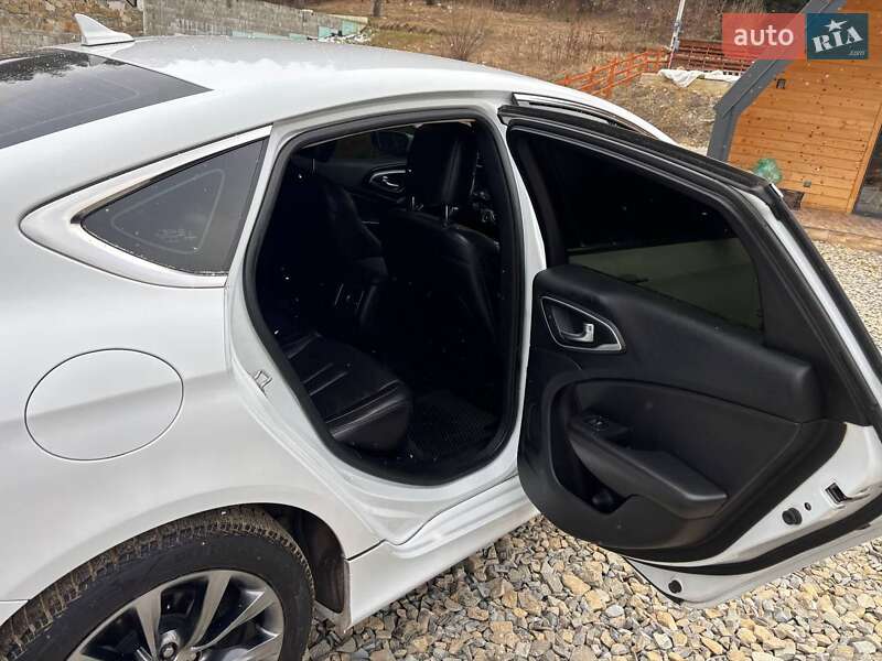 Седан Chrysler 200 2014 в Александрие