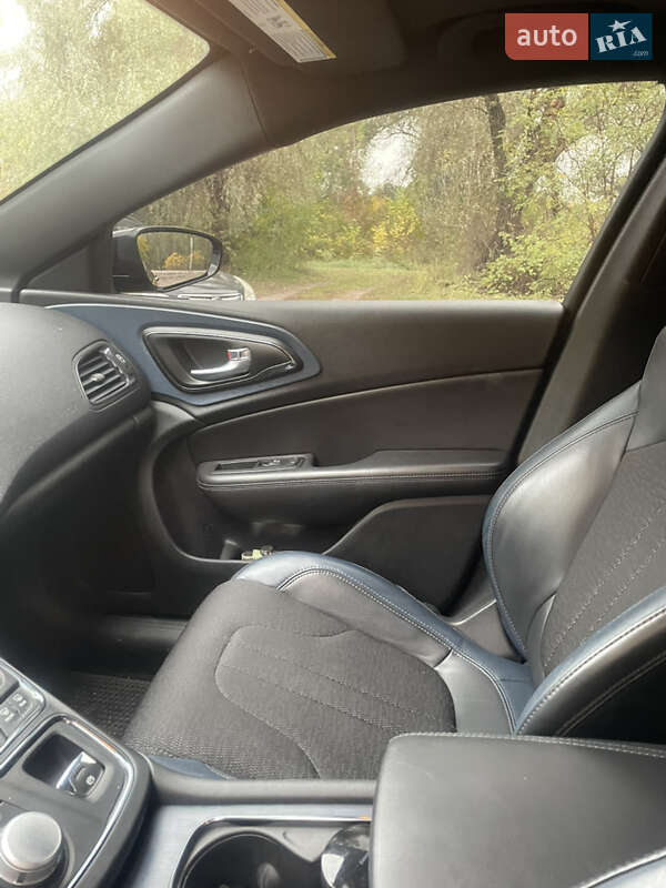 Седан Chrysler 200 2015 в Чернигове