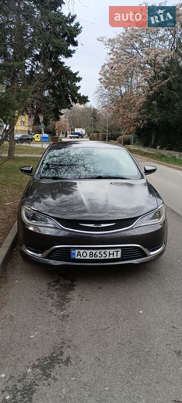 Седан Chrysler 200 2015 в Ужгороді