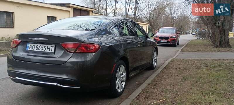 Седан Chrysler 200 2015 в Ужгороді