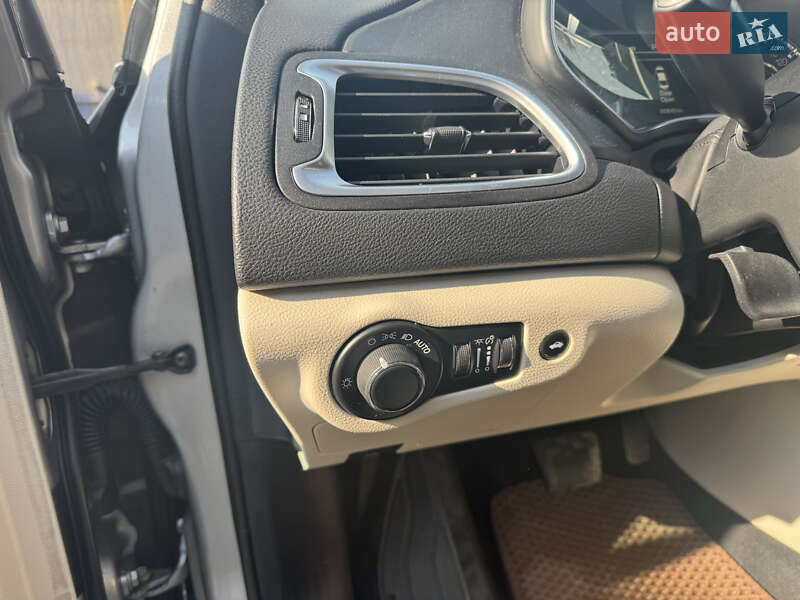 Седан Chrysler 200 2015 в Хусте фото 12 Седан Chrysler 200 2015 в Хусте