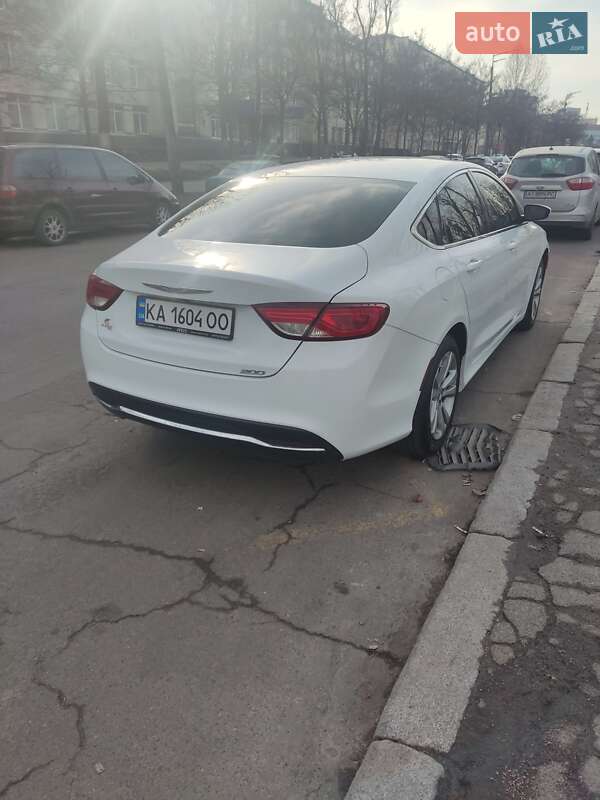 Седан Chrysler 200 2014 в Києві