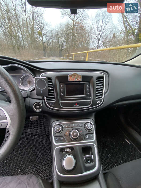Седан Chrysler 200 2015 в Киеве