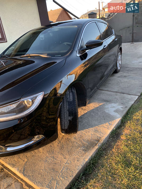 Седан Chrysler 200 2016 в Ивано-Франковске