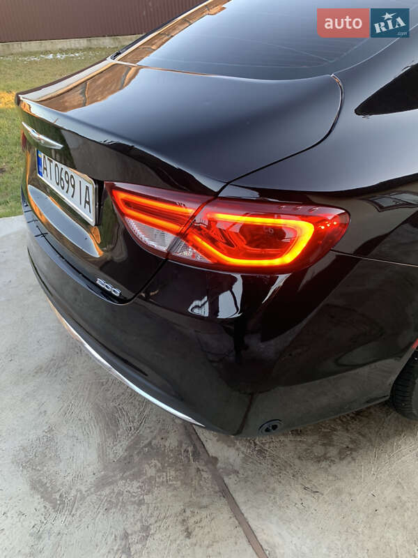 Седан Chrysler 200 2016 в Ивано-Франковске