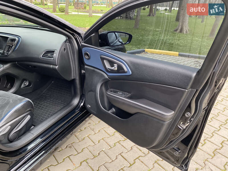 Седан Chrysler 200 2014 в Александрие