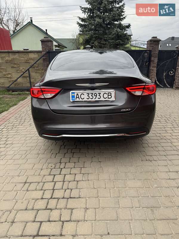Седан Chrysler 200 2014 в Луцке