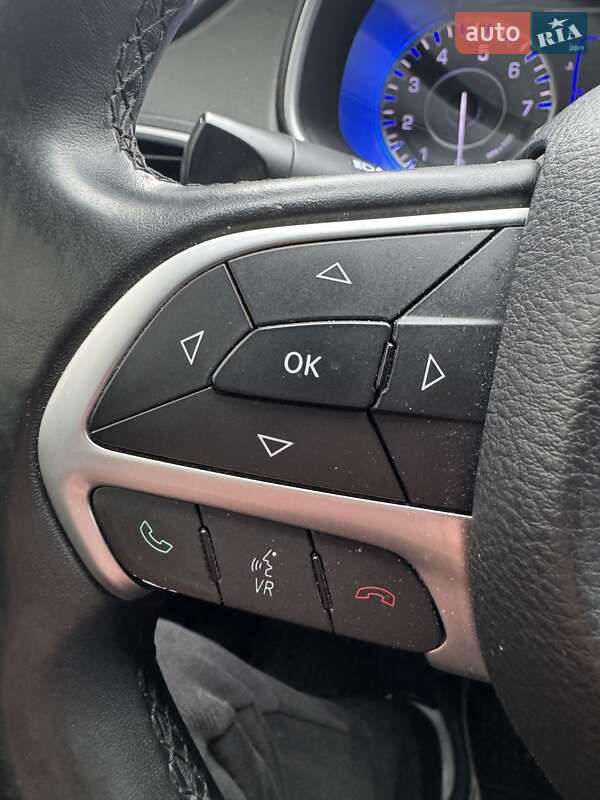 Седан Chrysler 200 2014 в Луцке
