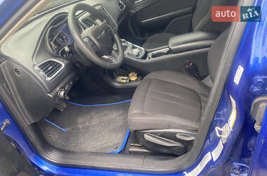 Седан Chrysler 200 2014 в 