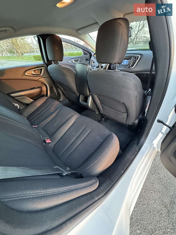 Седан Chrysler 200 2014 в Днепре