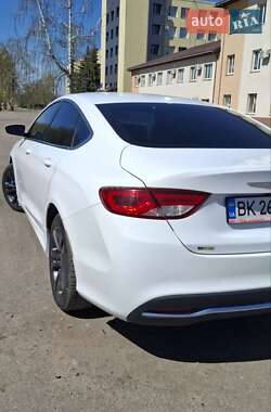Седан Chrysler 200 2015 в 