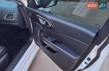 Седан Chrysler 200 2016 в 
