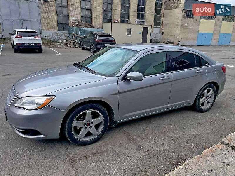 Chrysler 200 2013