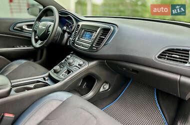 Седан Chrysler 200 2015 в 