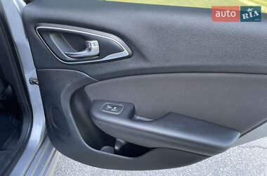 Седан Chrysler 200 2014 в 