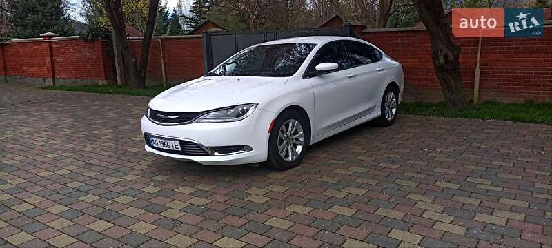 Седан Chrysler 200 2015 в 