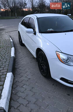 Седан Chrysler 200 2012 в 