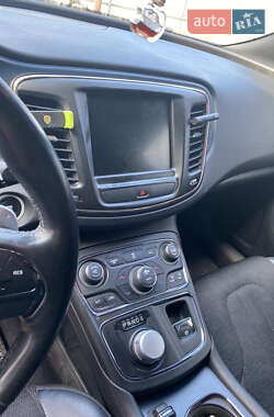 Седан Chrysler 200 2016 в 