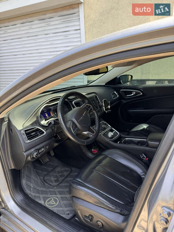 Седан Chrysler 200 2014 в Чорноморську