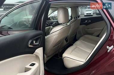 Седан Chrysler 200 2015 в 