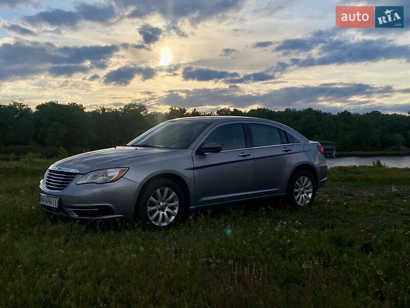Седан Chrysler 200 2012 в Києві