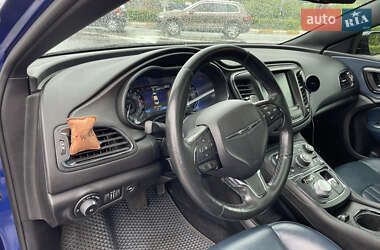 Седан Chrysler 200 2015 в 