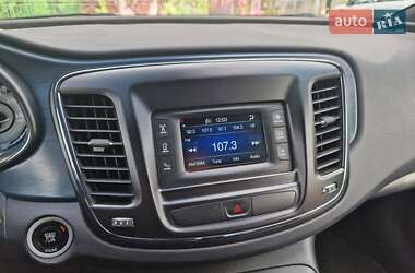 Хэтчбек Chrysler 200 2015 в 