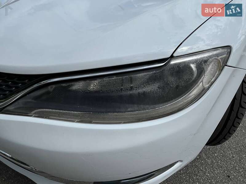 Седан Chrysler 200 2016 в Харкові